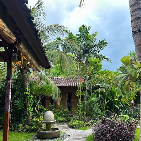 Hotel Toke Menjangan Banyuwedang Exterior foto